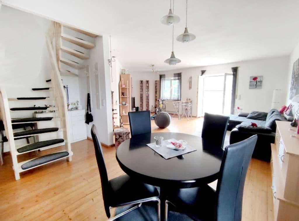 Immobilie in Langenselbold - ☼ Ihre sonnige 2 1/2 -Zi.-Whg. mit Balkon, Stellpl. u. Garage in Langenselbold, provisionsfrei - Bild 2