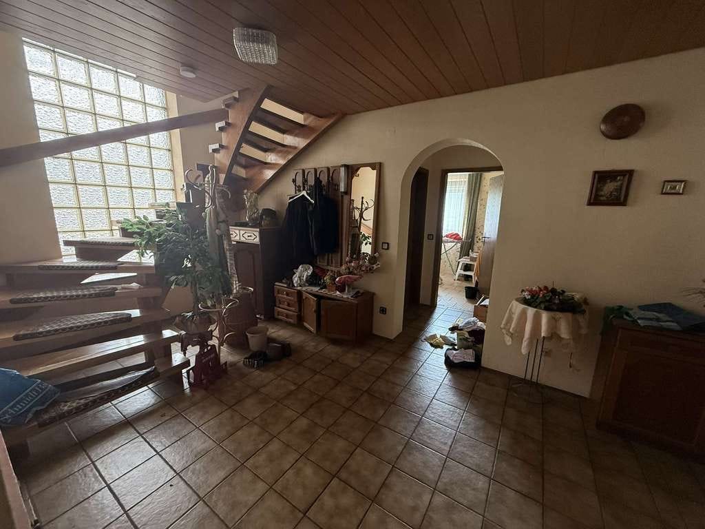 Immobilie in Höchstädt im Fichtelgebirge - Sanierungsbedürftiges Wohnhaus mit großzügigem Grundstück und Nebengebäuden zu verkaufen - Bild 1