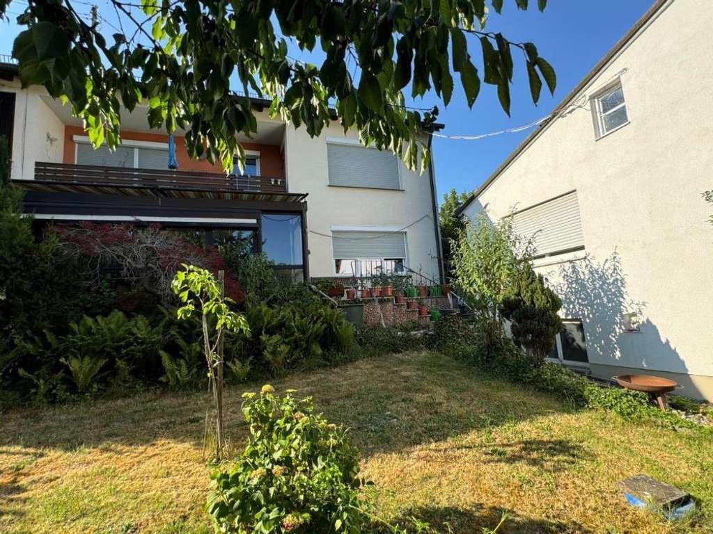 Immobilie in Friedberg - 3-Familienhaus und Doppelhaushälfte und Nebengebäude - Bild 0
