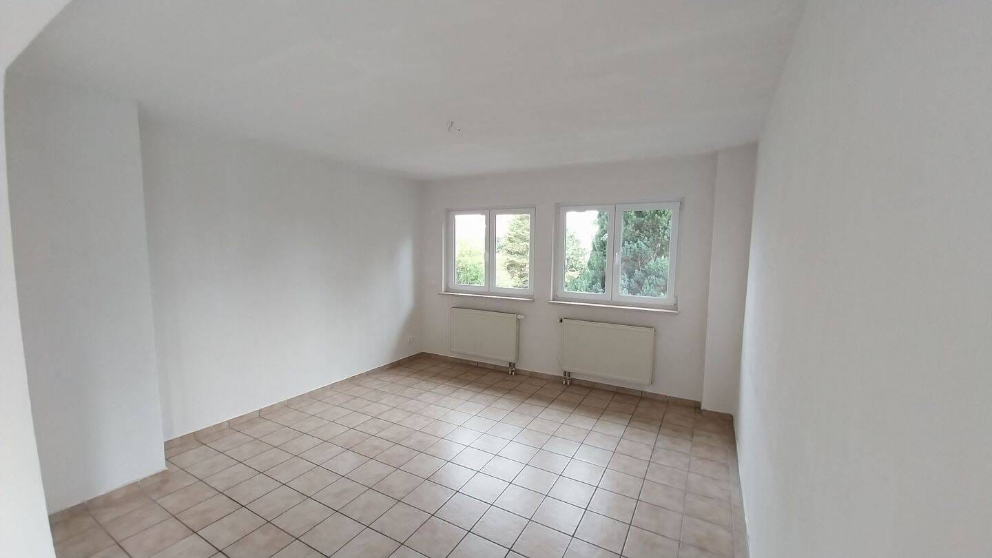 Immobilie in Hoßkirch - Platz für die ganze Familie - Günstiges Einfamilienhaus mit ELW und großem sonnigem Garten - Bild 2