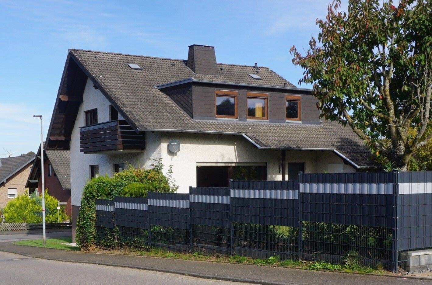 Immobilie in Kall - Kall im Naturpark Eifel, großzügiges Einfamilienhaus mit Einliegerwohnung in gepflegte Ruhiglage nahe Ortskern  - Bild 0
