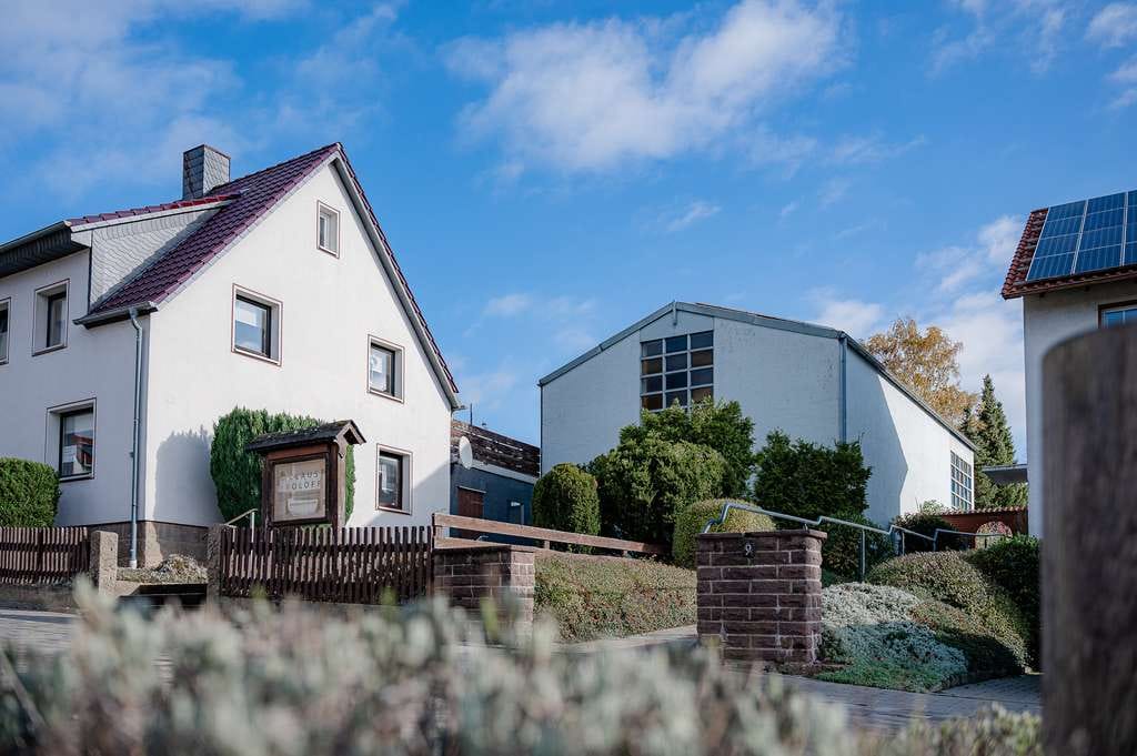 Immobilie in Lutter am Barenberge - MODERNISIERTES WOHNHAUS MIT ERWEITERUNGSMÖGLICHKEITEN + FLEXIBEL NUTZBARES KIRCHENLOFT - Bild 1