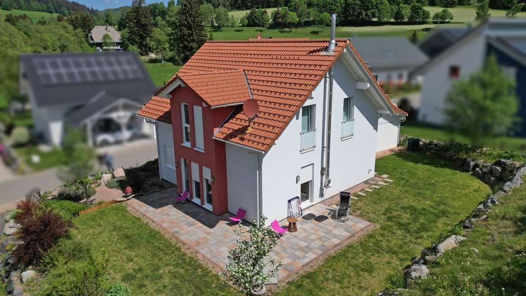 Immobilie in Schluchsee - Modernes Einfamilienhaus mit Doppelgarage und großzügiger Sonnenterrasse in Schluchsee - Bild 0