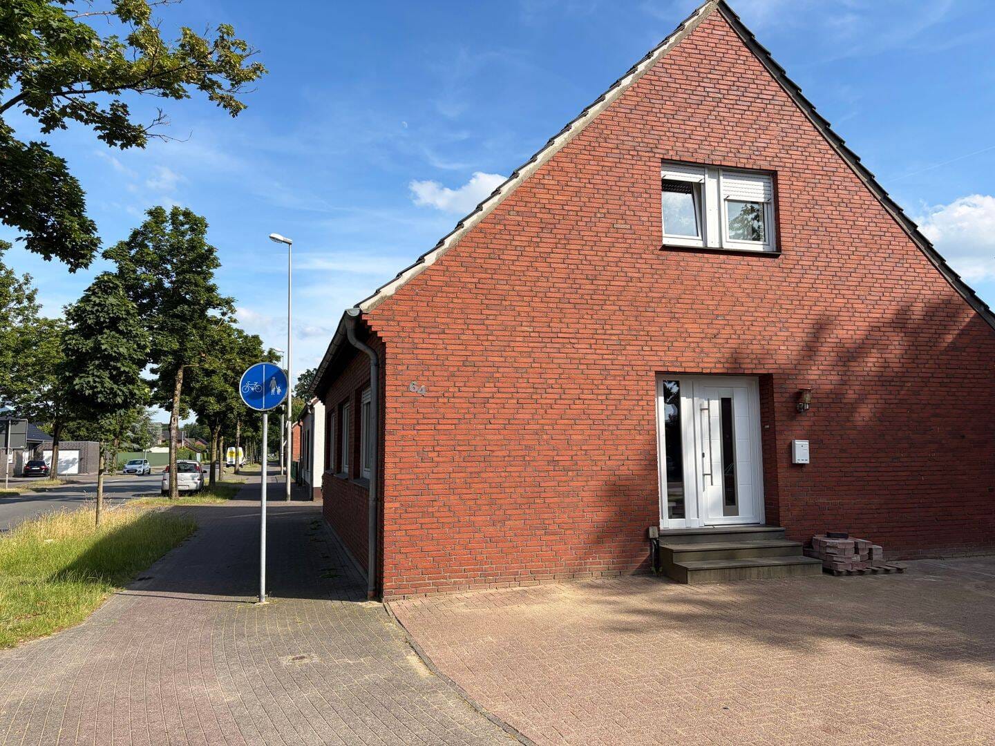 Immobilie in Gronau - Charmantes freistehendes Einfamilienhaus in Epe – Großzügiger Wohnbereich und sonnige Terrasse - Bild 1