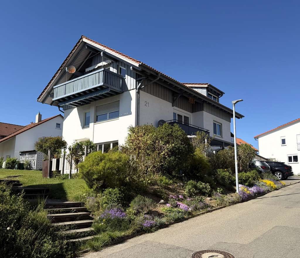 Immobilie in Bad Waldsee - Ruhig & sonnig: 3-Zi.-DG-Wohnung mit Balkon, Carport & kleiner Hausgemeinschaft - Bild 4