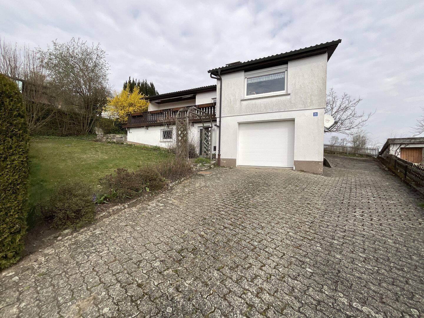 Immobilie in Oberleichtersbach - Gepflegtes Einfamilienhaus in traumhafter Lage! - Bild 1