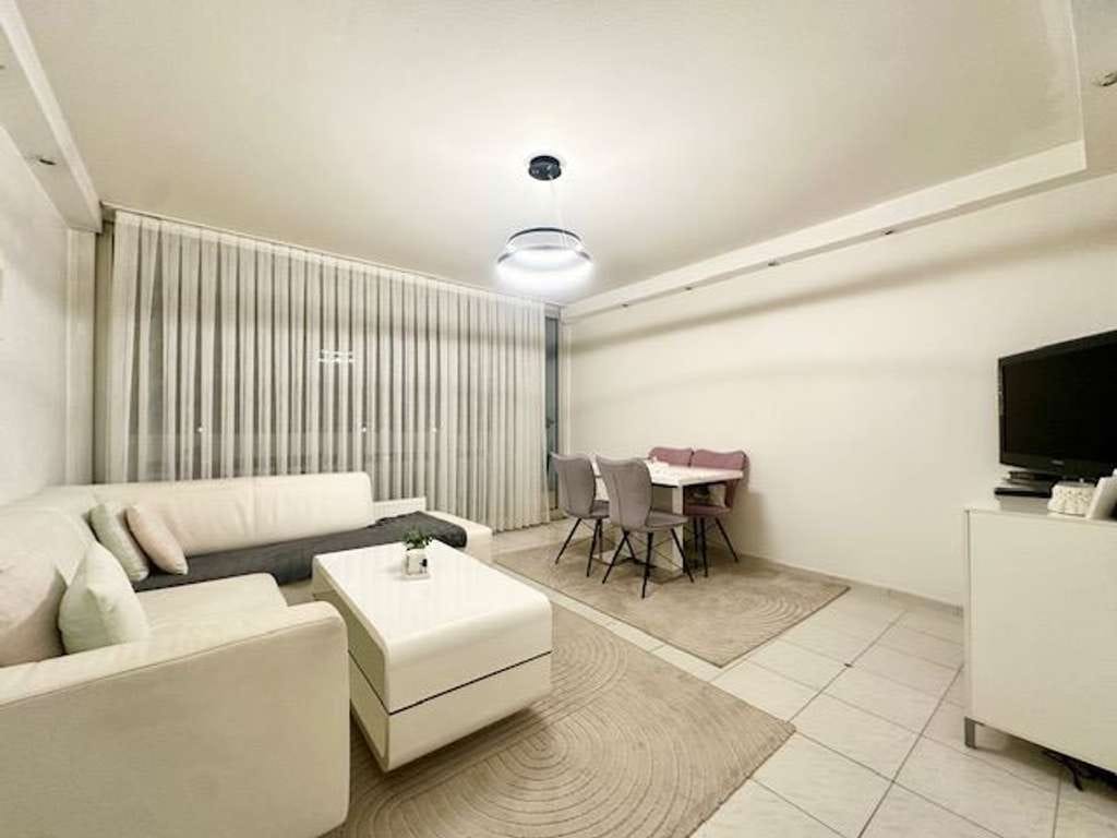 Immobilie in Dietzenbach - Freiwerdend: Kernsanierte & voll-möblierte 3,5-Zimmer-Wohnung mit Stellplatz - Bild 0
