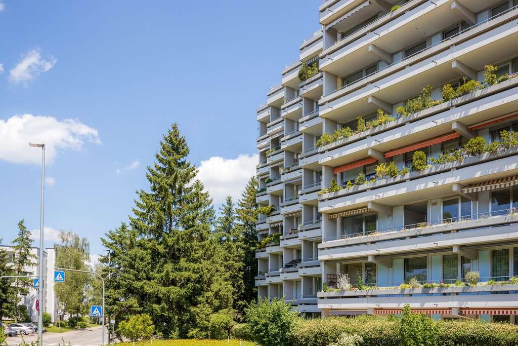 Immobilie in Fürstenfeldbruck - Super Gelegenheit & sofort bezugsfrei! 3-Zimmer-Etagenwohnung mit großem Südbalkon zum Renovieren - Bild 0