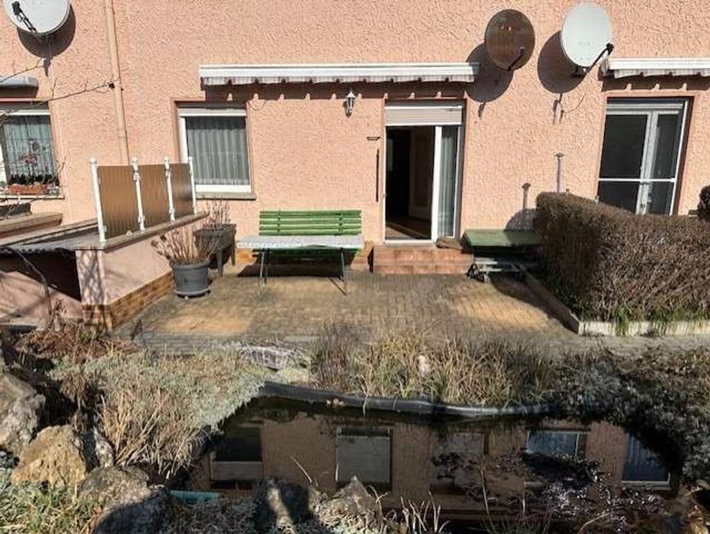 Immobilie in Saalfeld/Saale - Solides kleines Reihenmittelhaus mit Terrasse - Bild 0