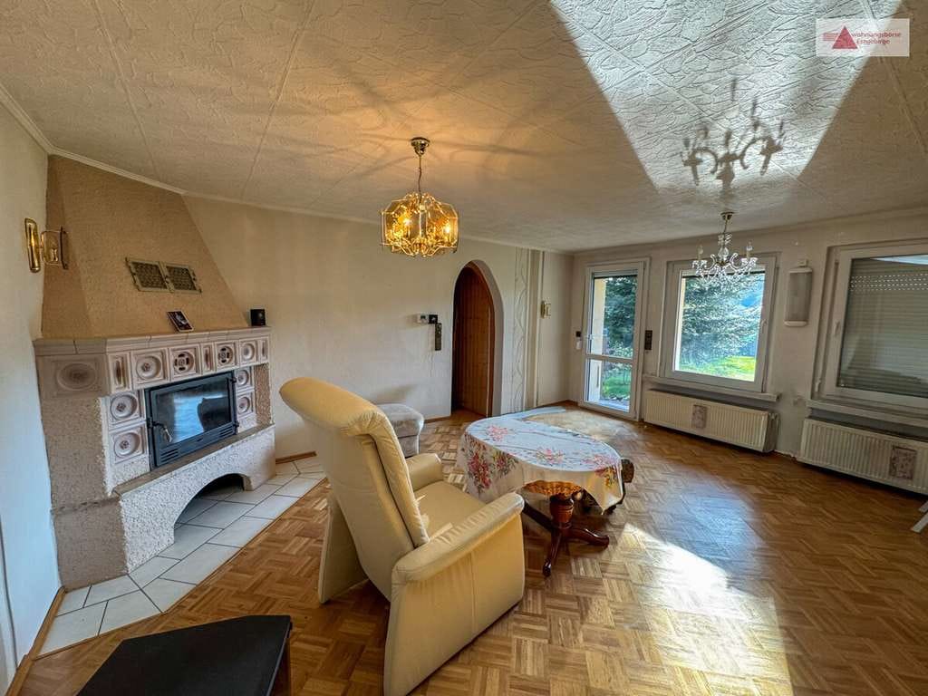 Immobilie in Lauter-Bernsbach - Ein Häuschen im Grünen! Einfamilienhaus in beliebter Lage von Lauter! - Bild 3