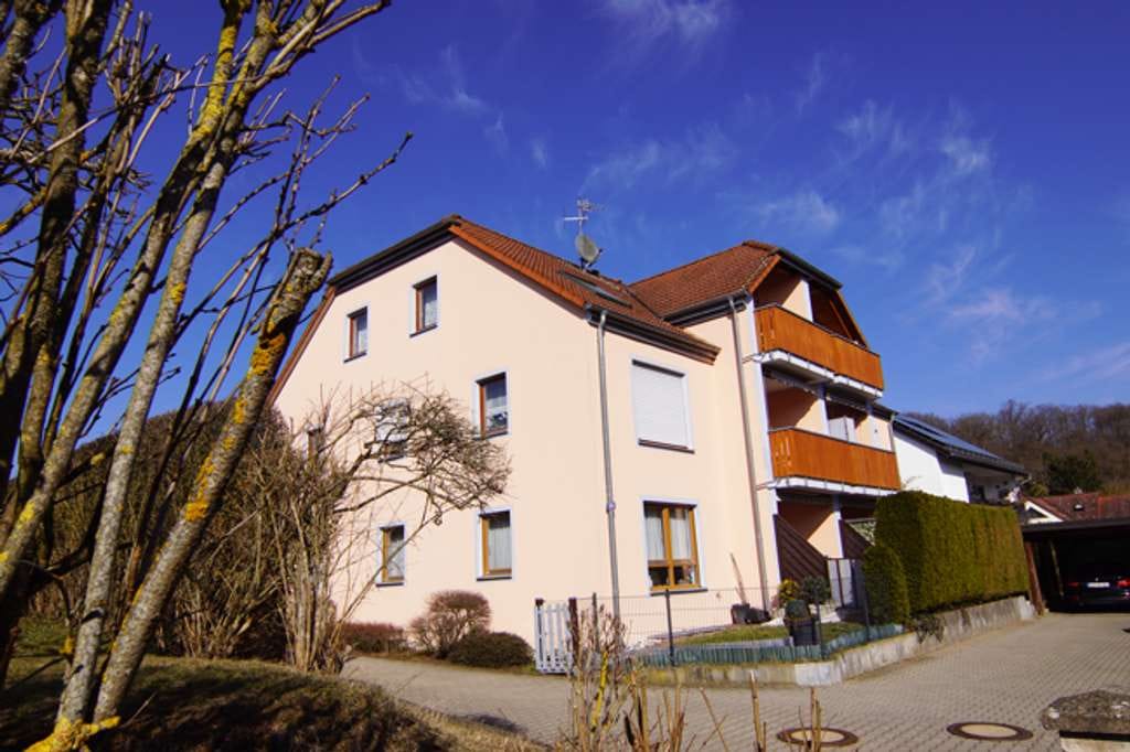 Immobilie in Ammerndorf - Ammerndorf: Freie, schöne 2 Zi. ETW m. Balkon u. Stellplatz in kleinem, gepflegtem Mehrfamilienhaus - Bild 0