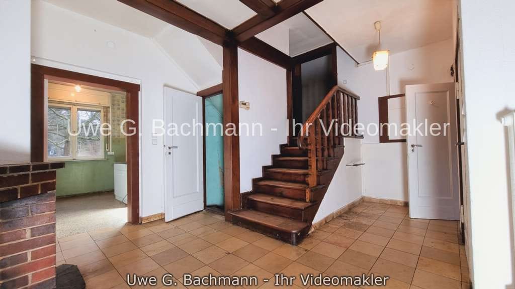 Immobilie in Zeuthen - Zeuthen: Großes Einfamilienhaus mit Charme zum Kernsanieren auf ca. 1.329 m² großen Grundstück - Bild 3
