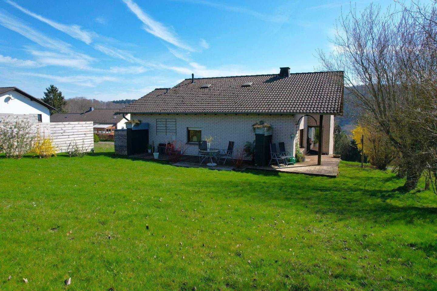 Immobilie in Kopp - Ruhig gelegenes, freistehendes Einfamilienhaus + 2 zusätzliche Baugrundstücke, mit überdachter Terrasse, Garage und herrlicher Aussicht in Kopp - Bild 4