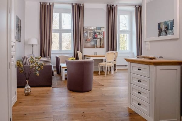 Immobilie in Groß Mohrdorf - 2-Zimmer "Schloss Wohnung" – Kapitalanlage mit emotionaler Rendite im Schloss Hohendorf - Bild 0