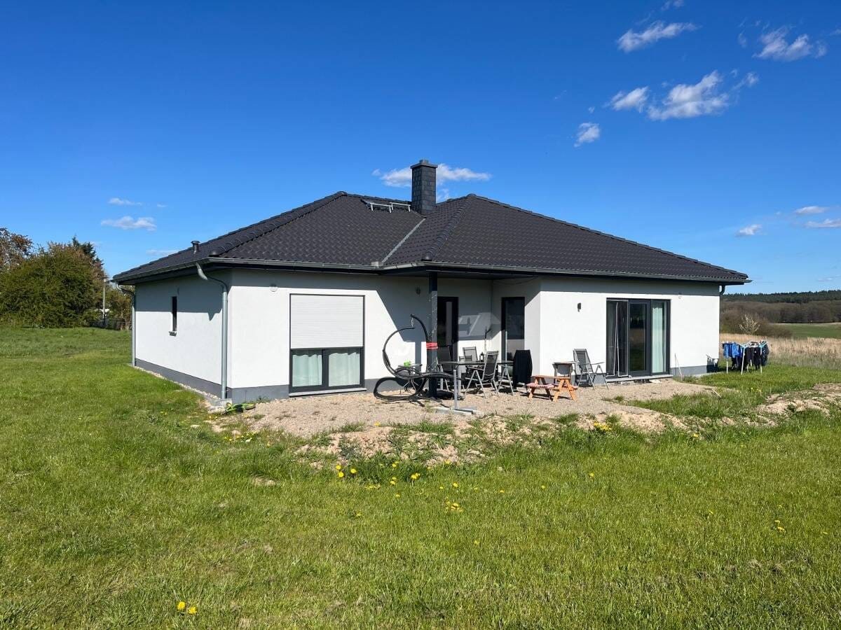 Immobilie in Basedow - Randlage: Neuwertiger Bungalow - Energie A+ - 5 Zimmer - 2 Badezimmer - Einbauküche..... - Bild 3