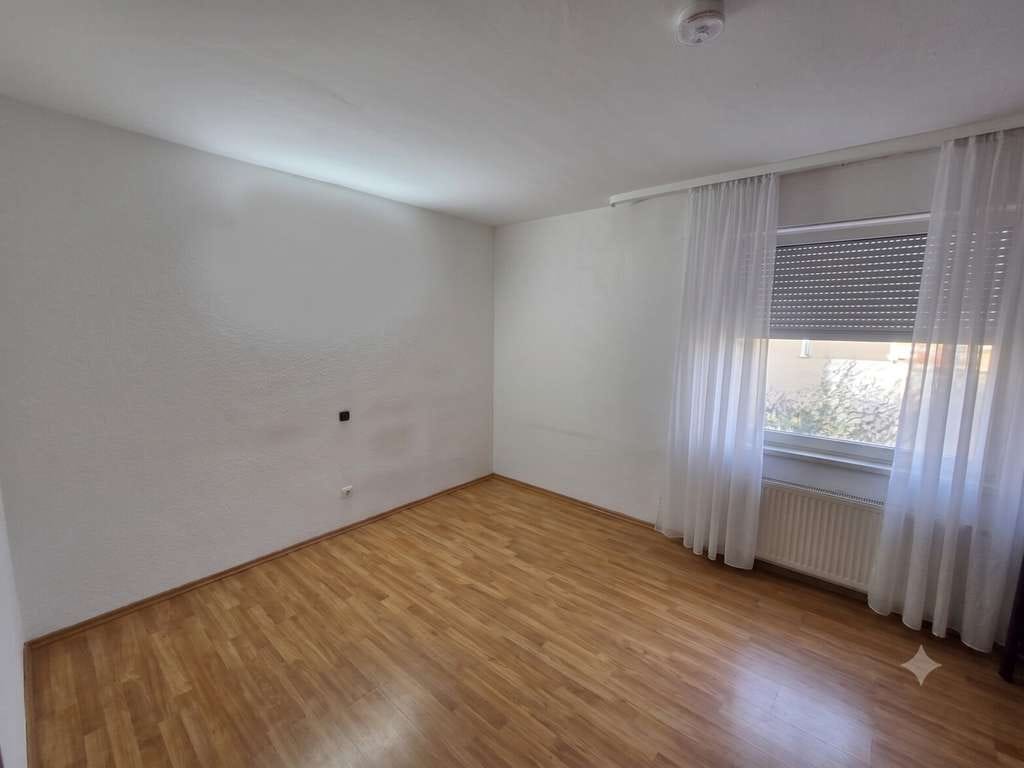 Immobilie in Rüsselsheim am Main - 2-Zimmer-Erdgeschosswohnung mit ca. 55 m², Küche, Bad, Diele, Balkon, Keller & zugewiesenem TG-Platz - Bild 4