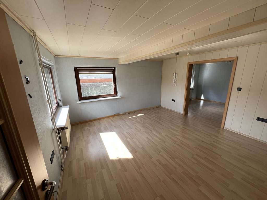 Immobilie in Ehringshausen - Renovierungsbedürftiges 1-2 Familienhaus mit Garten und Potenzial - Bild 2