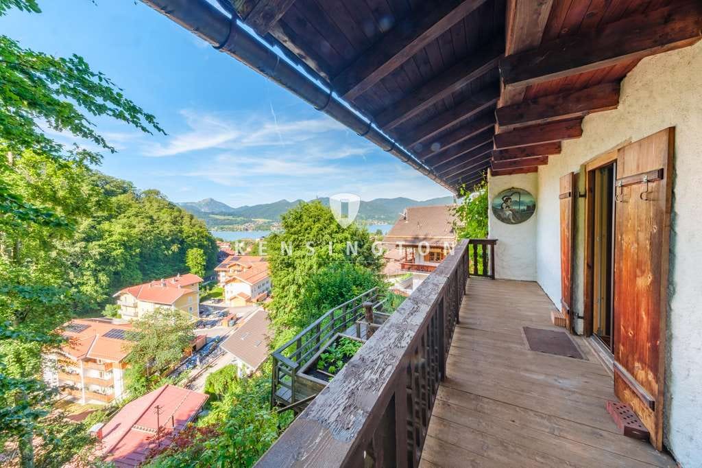 Immobilie in Tegernsee - Kensington-Exklusiv-Zweifamilienhaus am Tegernsee mit Panoramablick und Gestaltungspotenzial - Bild 0