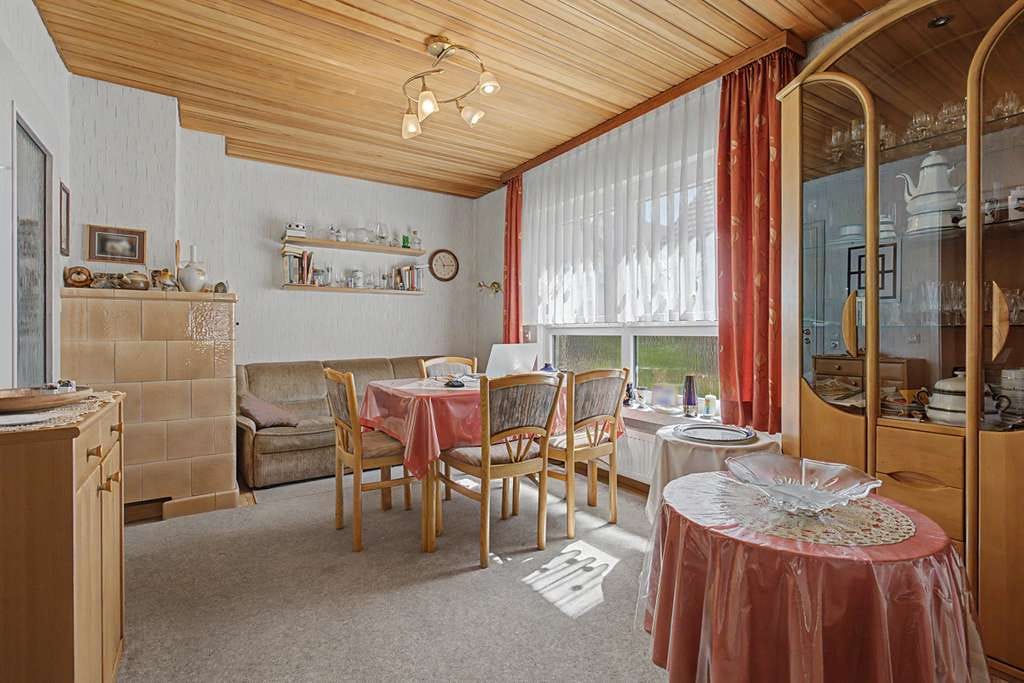 Immobilie in Dettenheim - Interessante Gelegenheit! Ansprechendes Einfamilienhaus mit Potential - Bild 3