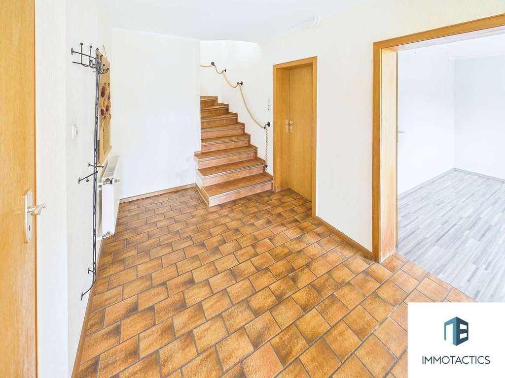 Immobilie in Bad Sobernheim - Einfamilienhaus mit südlicher Ausrichtung, eindrucksvoller Aussicht ,großzügigen Terrassen & Garage - Bild 4