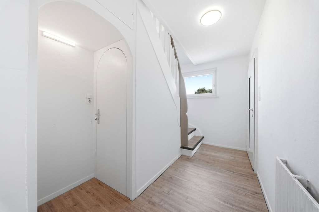 Immobilie in Wendeburg - Exklusive Feldrandlage: Umfassend modernisiertes Zweifamilienhaus in Meerdorf - Bild 1