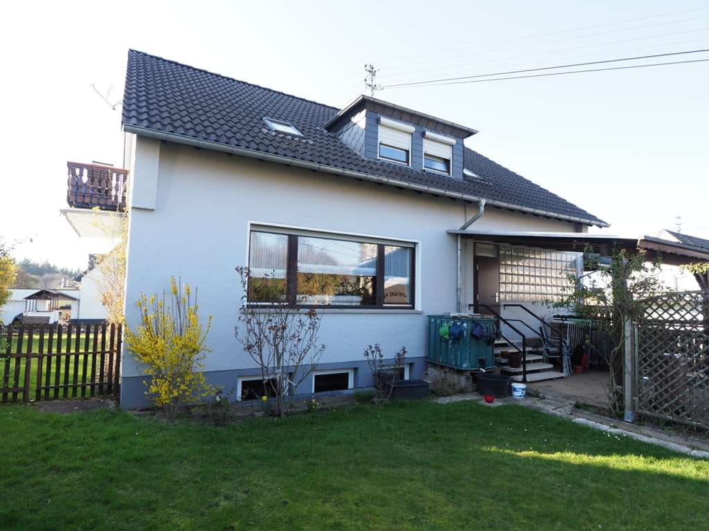 Immobilie in Ransbach-Baumbach - Attraktives Zweifamilienhaus mit ansprechender Grundstücksfläche - Bild 2