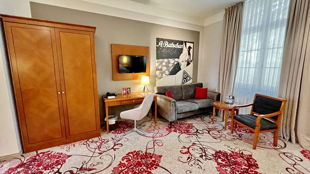 Immobilie in Baden-Baden - Kapitalanlage: Langfristig vermietetes Hotel-Appartment im Batschari-Palais - Bild 2
