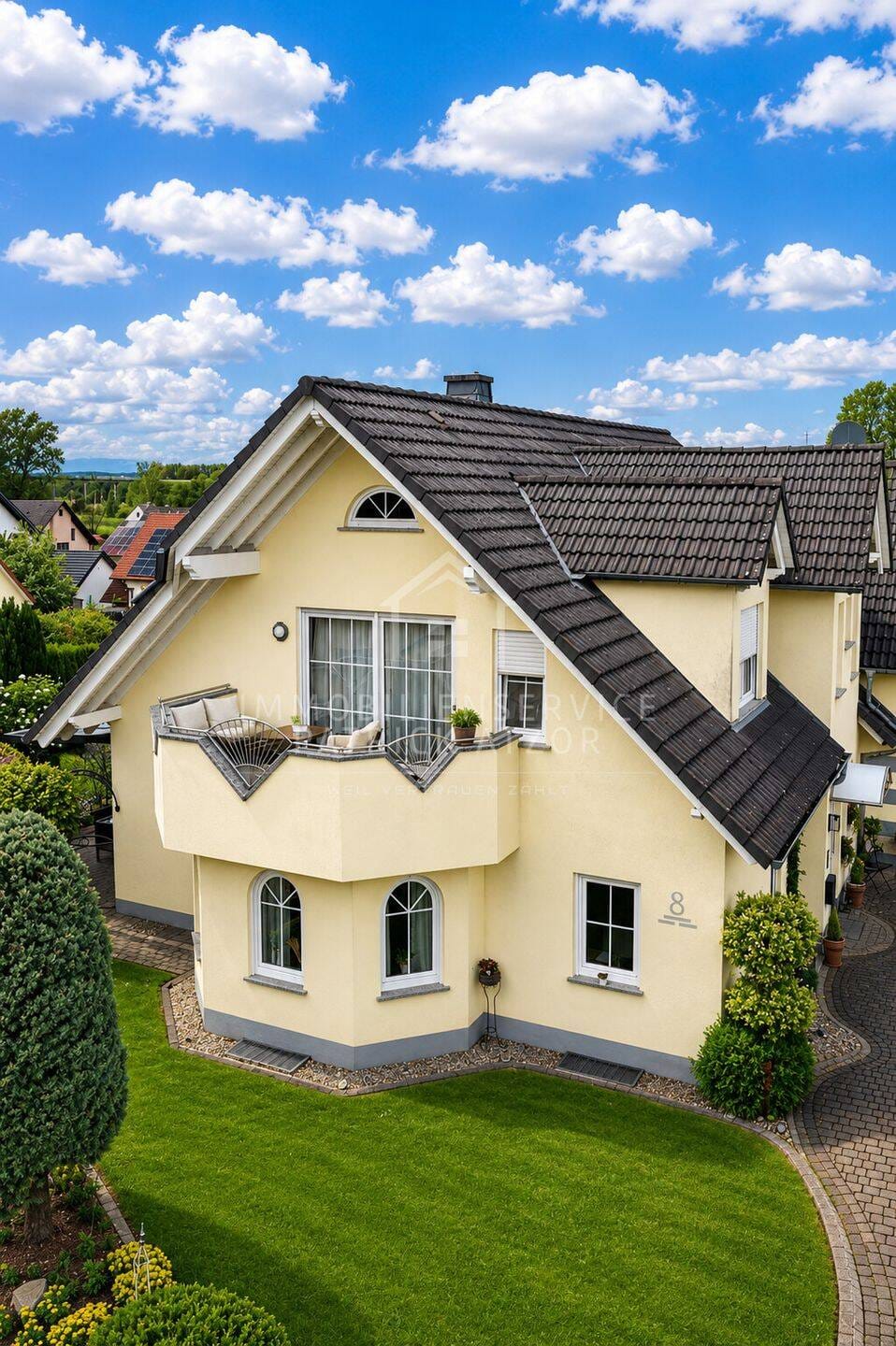 Immobilie in Eichenzell - Umfangreich modernisiertes Zweifamilienhaus mit 3 nutzbaren Einheiten, Terrassen, Balkon und Garage - Bild 1