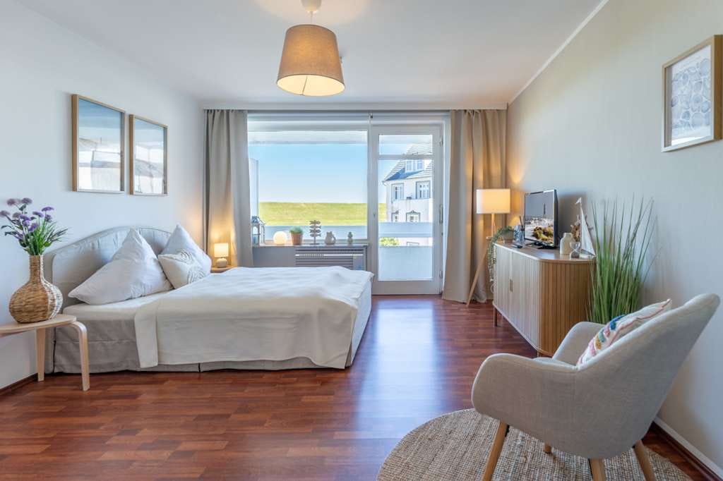 Immobilie in Cuxhaven - Geschmackvolle Ferienwohnung im Haus Nautic direkt hinterm Deich - Bild 0