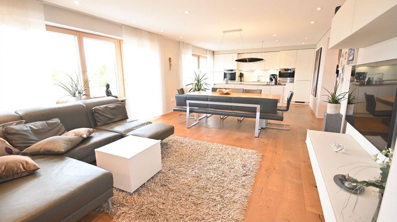 Immobilie in Berngau - Familienglück auf drei Ebenen: Top gepflegtes Zweifamilienhaus mit ausgebautem DG in Berngau - Bild 2