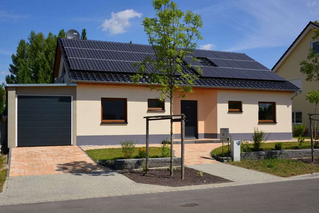 Immobilie in Krostitz - Grdst KROSTITZ inkl.! 5 Zi auf einer Ebene, FBH, L-W-Wärmepumpe, Ton-Dachsteine, Raum-Konzept variab - Bild 0