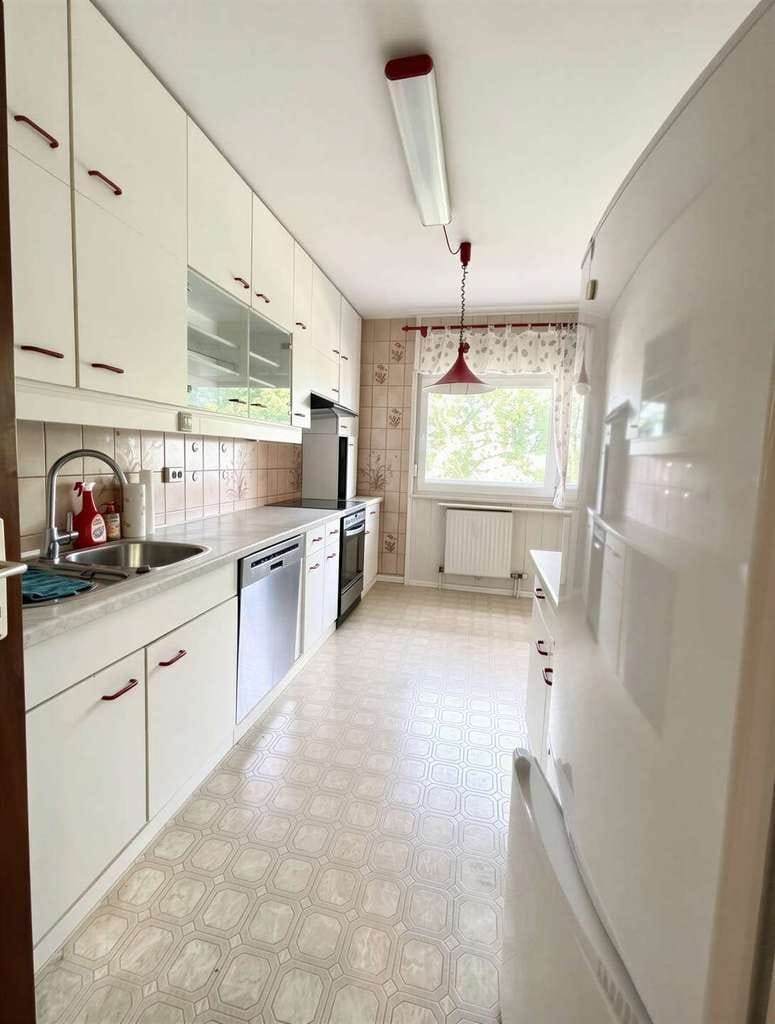 Immobilie in Schwieberdingen - Großzügig geschnittene 3,5-Zimmer-Wohnung mit Balkon und viel Potenzial - Bild 4