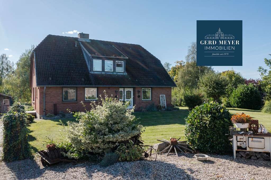 Immobilie in Dannau - ehemaliger Hof  mit modernem Wohnhaus, Nebengebäuden und 3,20 ha Eigenland in herrlicher Naturlage - Bild 0