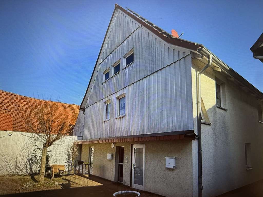 Immobilie in Gehrden - Teilsaniertes Fachwerk-Stadthaus mit historischen Hintergrund -  im Geschäftszentrum von Gehrden! - Bild 2