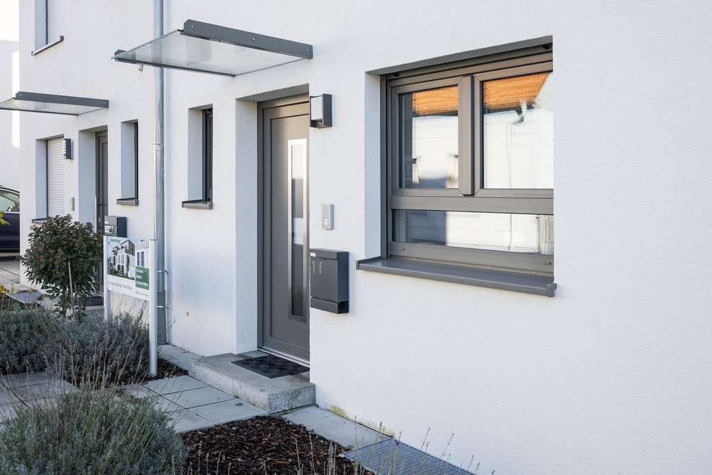 Immobilie in Dußlingen - Energieeffiziente Neubau-Doppelhaushälfte - KfW-förderfähig mit eigenem Garten und Keller - Bild 1