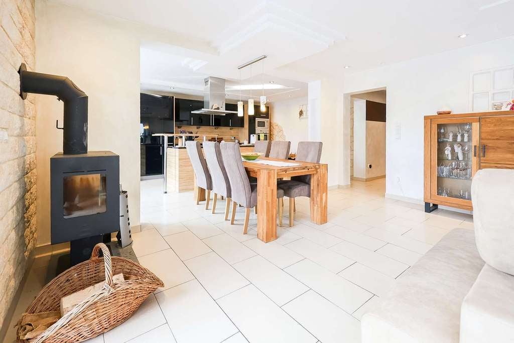Immobilie in Willstätt - Zweifamilienhaus in Willstätt – 243 m², Outdoor-Küche & Doppelgarage! - Bild 3