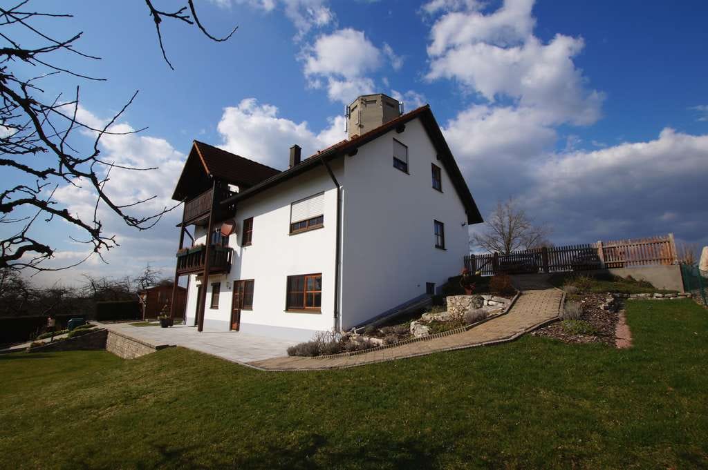 Immobilie in Pyrbaum - „Zweifamilienhaus mit Einliegerwohnung – Wohnen im Grünen mit traumhafter Aussicht" - Bild 2