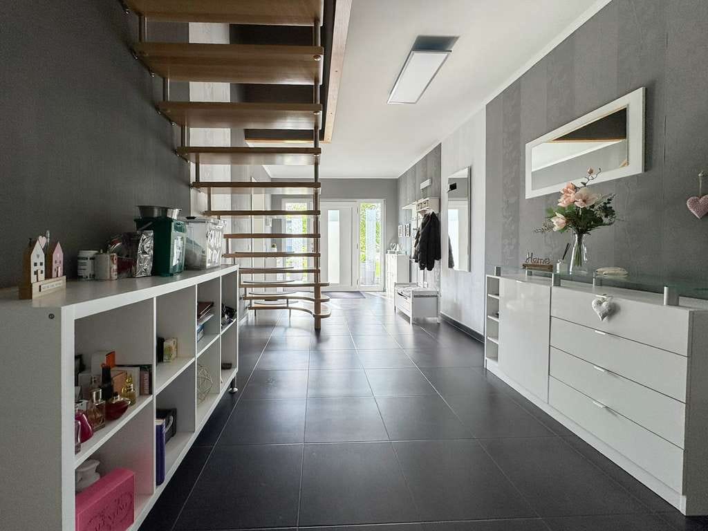 Immobilie in Bitzen - Modernes Einfamilienhaus mit stilvollem Garten, Pool & eigenem Friseursalon in ruhiger Lage nahe Ham - Bild 4