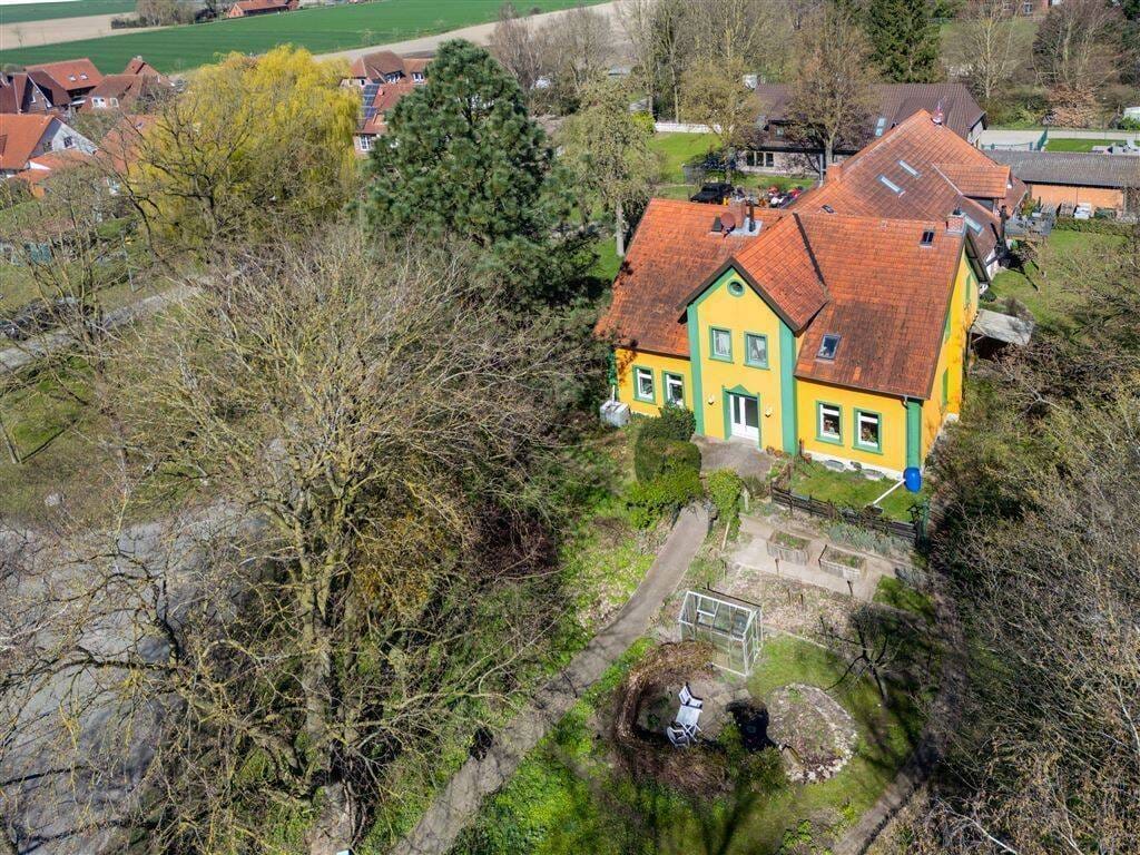 Immobilie in Bassum - 2 abgeschlossene Wohnungen im 3-Parteien-Haus für die ganze Familie oder als Rendite-Objekt -- tolle Lage in ländlicher Umgebung! - Bild 2
