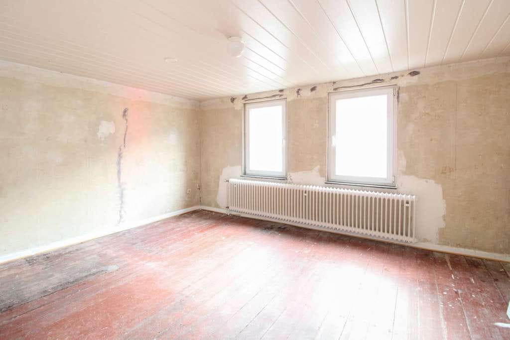 Immobilie in Weinbach - Sanierungsbedürftiges Wohnhaus mit Potenzial für Handwerker in Weinbach - Bild 3