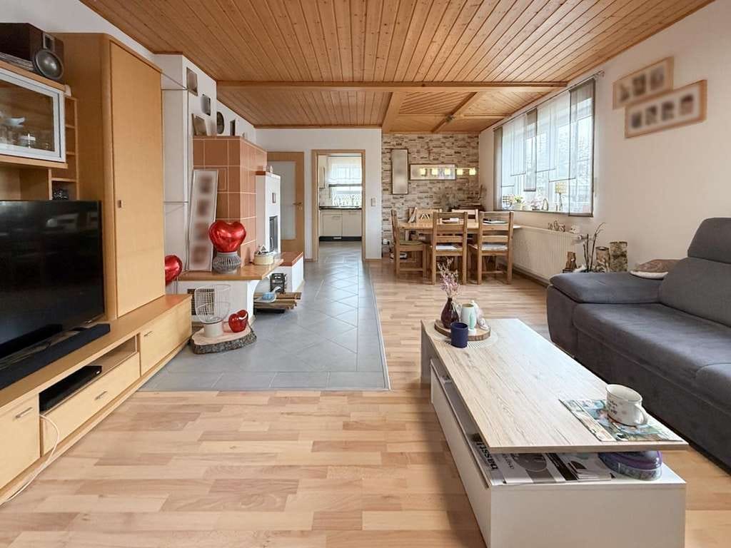 Immobilie in Konnersreuth - Ankommen und wohlfühlen – Ihr neues Zuhause mit Terrasse und Kaminofen! - Bild 1