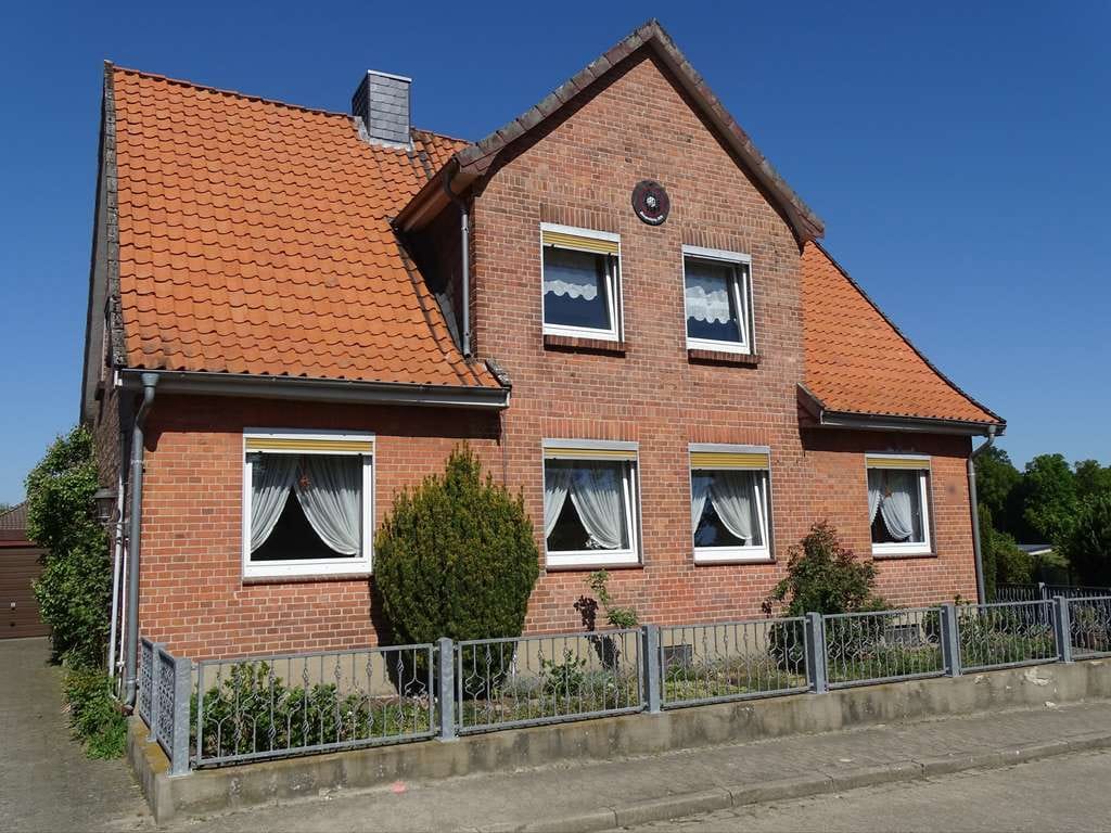 Immobilie in Ebstorf - Ein-/Zweifamilienhaus in Ebstorf mit Blick aufs Kloster - Bild 0