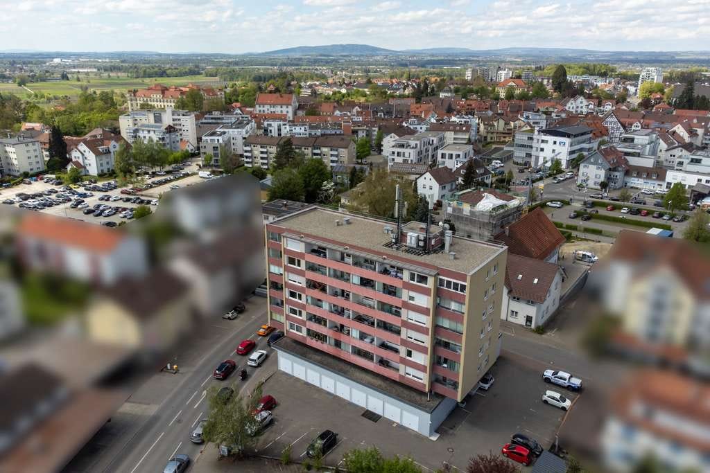 Immobilie in Tettnang - BERGE UND SEE IM BLICK! 3-Zimmer-Citywohnung sanieren und 180° Panoramasicht genießen - Bild 1