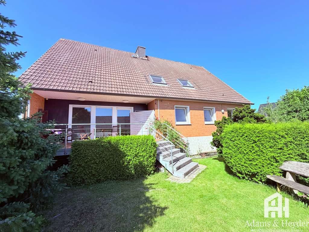 Immobilie in Grebenstein - Großzügiges Ein- Zweifamilienhaus mit viel Potenzial in ruhiger Wohnlage von Grebenstein - Bild 2