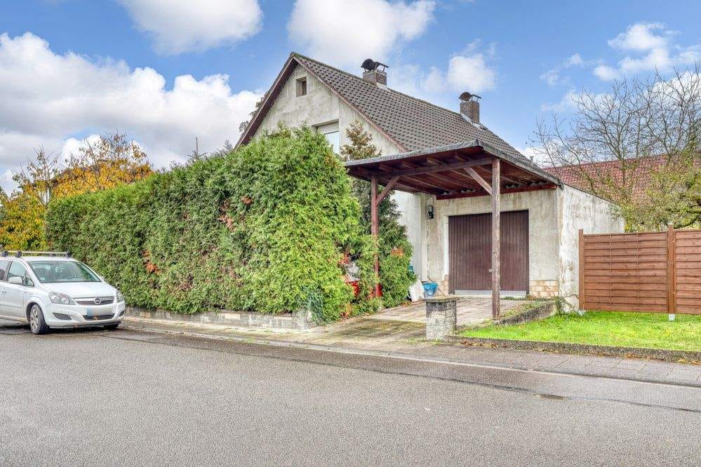 Immobilie in Dettenheim - Frei stehendes Einfamilienhaus mit großem Grundstück in ruhiger Lage - Bild 0