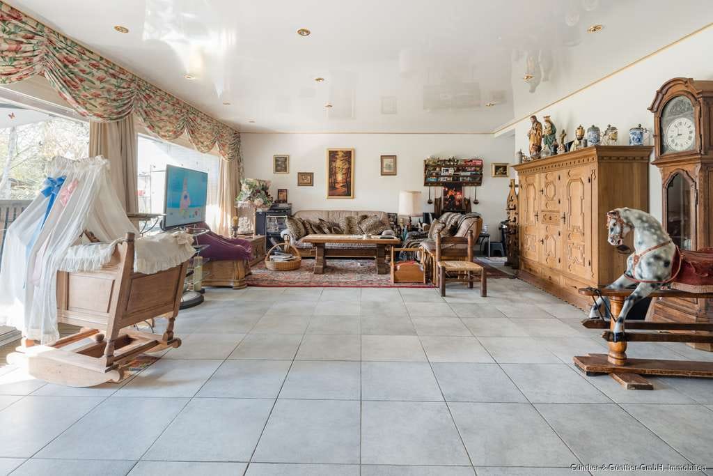 Immobilie in Buchholz in der Nordheide - Exklusives Einfamilienhaus, ca. 480m², mit Pool-und
Sauna/Einliegerwhg/Büro/Praxis in ruhiger Lage - Bild 2