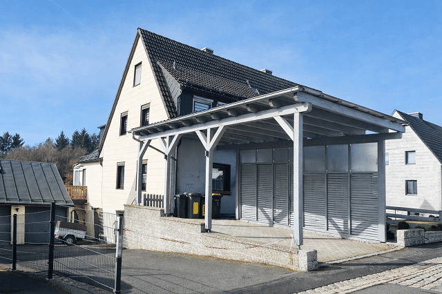 Immobilie in Kirchenlamitz - **Großzügige Doppelhaushälfte in idyllischer Naturlage - Wohnen mit viel Raum und Lebensqualität** - Bild 0