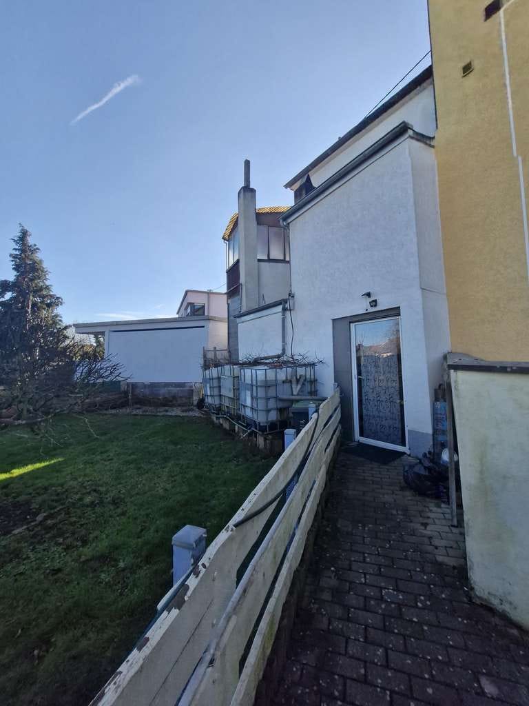 Immobilie in Wadgassen - Charmantes Einfamilienhaus mit Garage und pflegeleichtem Garten - Bild 1