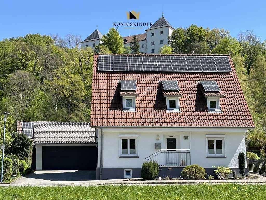 Immobilie in Wolfegg - Außergewöhnlich schön renoviertes EFH mit großem Garten und Garagenhaus - Bild 1