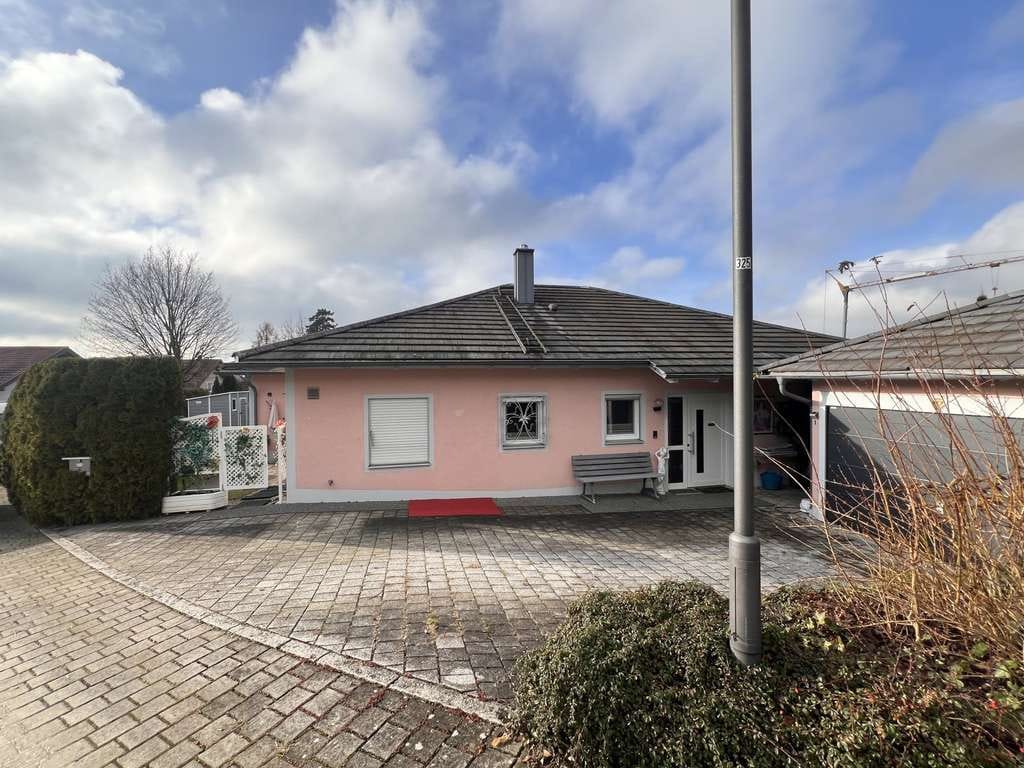Immobilie in Aidenbach - gepflegter Bungalow mit Terrasse, Wintergarten u. Garten - Bild 0